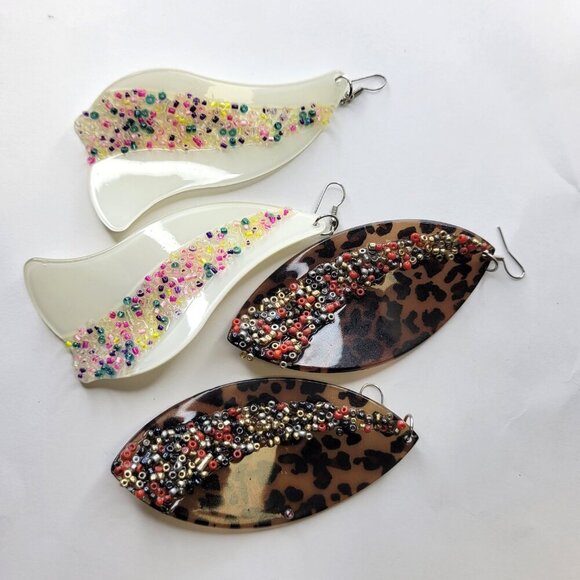 White Long Resin Earrings with colourful sequin beads - Picture 3 of 8